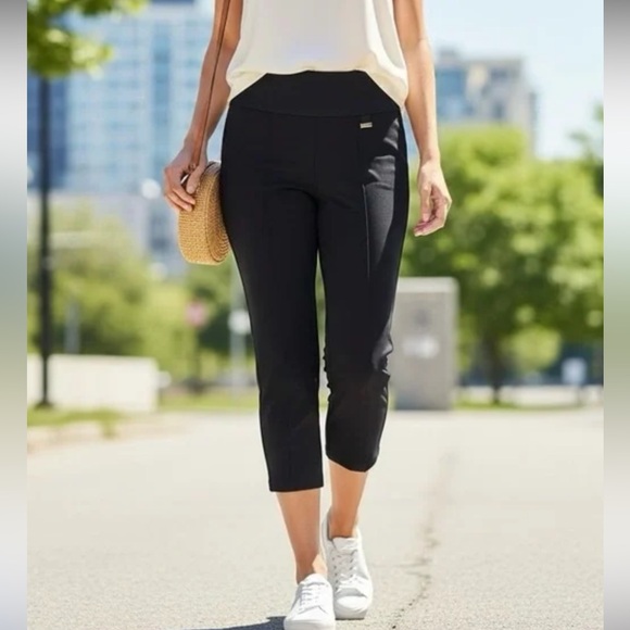 Peter Nygard Pants - Nygard Slims by Peter Nygard Black Elastic Waist Pull-On Capri Pants